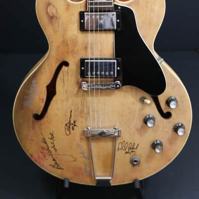 Mid 70s Gibson ES 335 Signed by AC/DC image 14