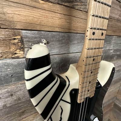 EVH Striped Series '78 Eruption 2022 - Present - Black / White Stripe Relic image 6