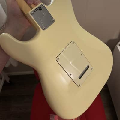 Fender Limited Edition American Performer Stratocaster with Maple Fretboard 2019 - Olympic White image 3