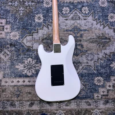 Squier Affinity Series Stratocaster with Maple Fretboard 2021 - Present - Olympic White image 4