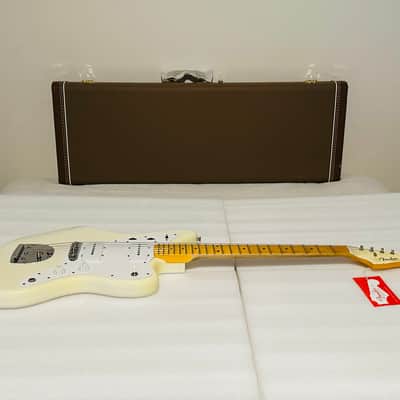 Fender Custom Shop Jazzmaster Relic with matching headstock - rare & unplayed Arctic White finish image 6
