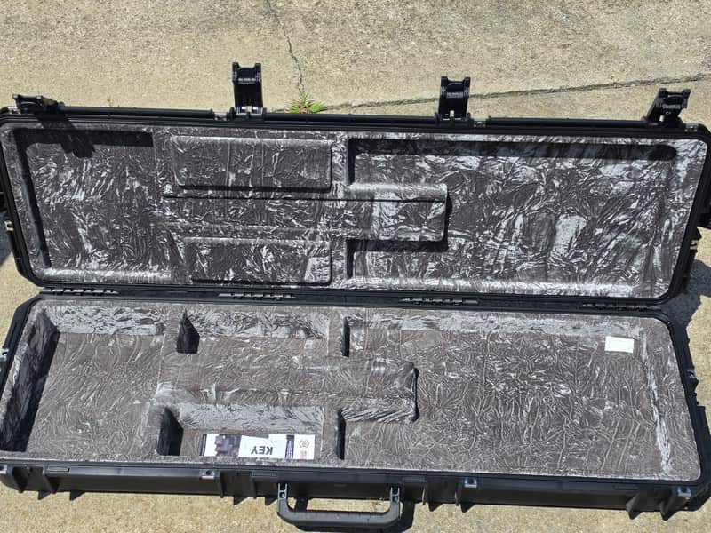 SKB 3i-5014-44 Injection Molded P/J Bass Flight Case with TSA Latches & Wheels 2010s - Black image 1