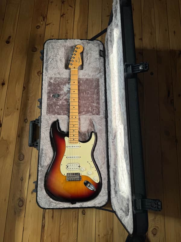 Fender American Standard Stratocaster HSS with Maple Fretboard 2008 - 3-Color Sunburst