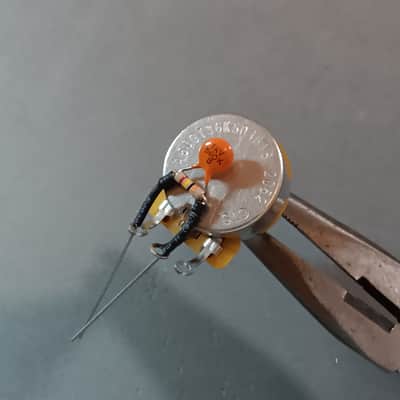 Treble Bleed "DiMarzio" "Sur" 560pF Coated Ceramic capacitor, 300K TBK Streamline Metal Film resistor image 2