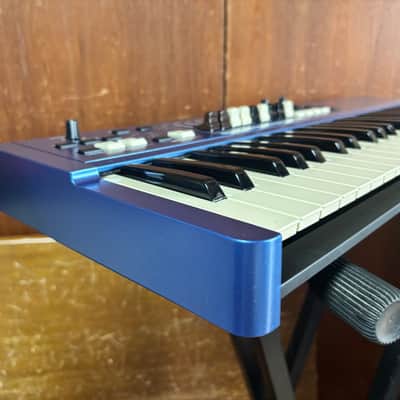 Hammond M-Solo Portable Organ - Blue w/ gig bag image 5