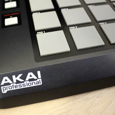 AKAI Professional MPD32 USB/Midi MPC Drum Pad Controller Unit - With USB Cable & Disc Bild 16
