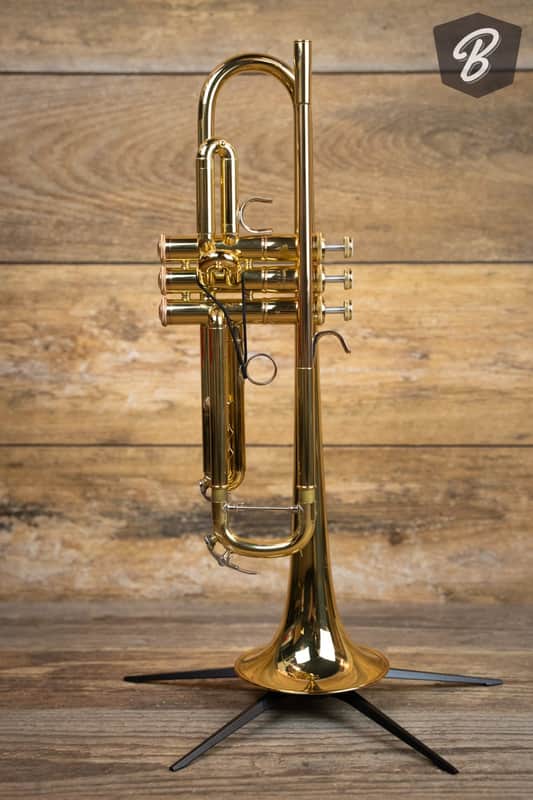 Yamaha YTR-8335LAII Custom LA Professional Bb Trumpet - Gold Lacquer