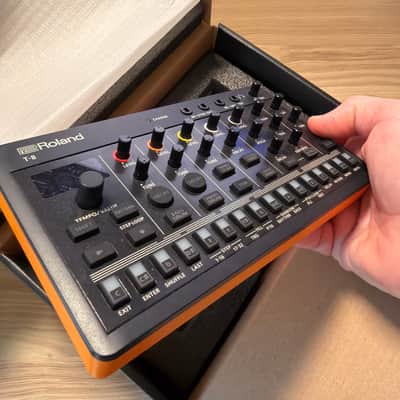 Roland T-8 AIRA Compact Beat Machine image 3