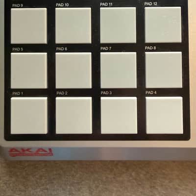 Akai MPD24 MIDI Controller  2010s - Silver image 18