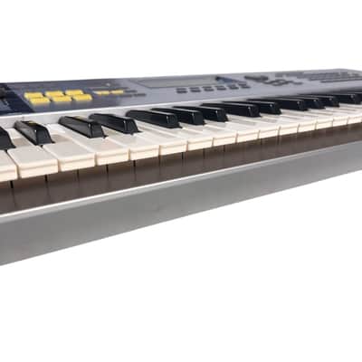 Yamaha MOTIF ES6 61-Key Synthesizer Workstation Keyboard image 12