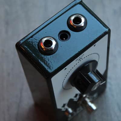 EarthQuaker Devices Arrows Preamp Booster V2 2017 - Present - Green Sparkle / White Print image 7