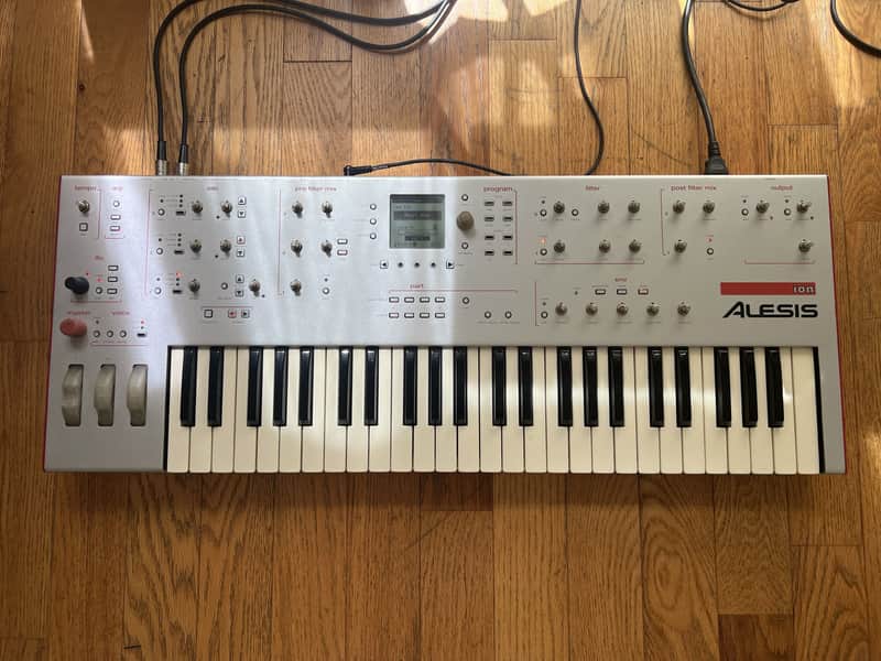 Alesis Ion 49-Key Analog Modeling Synthesizer 2000s - Silver