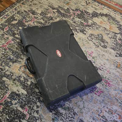 Used SKB PS-45 Powered Pedalboard - w/ Road Case image 9
