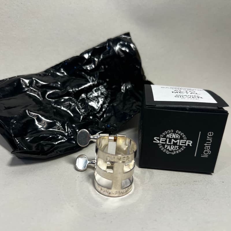 – Selmer Ligature for alto saxophone metal mouthpiece Silver p…