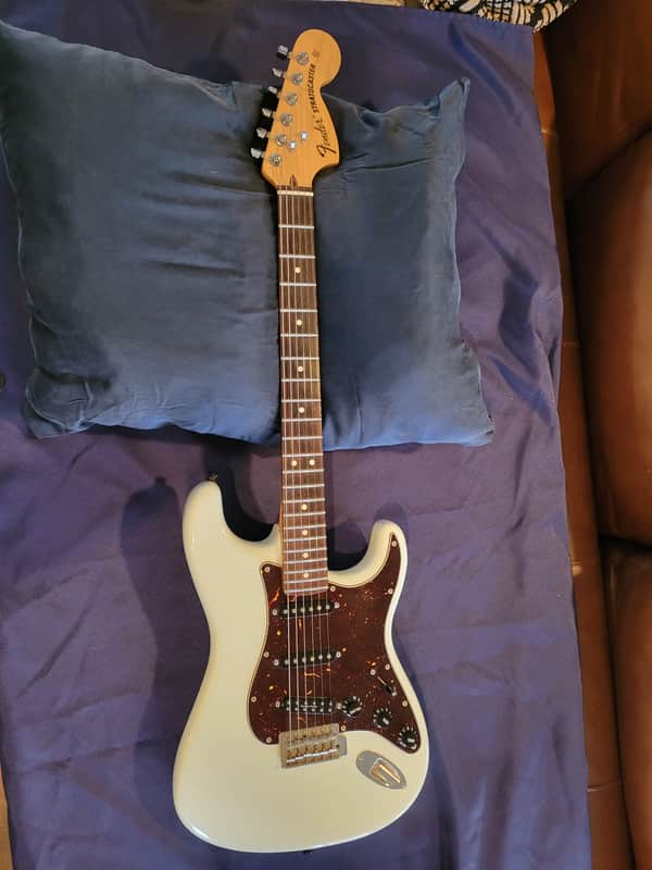 Fender American Standard Stratocaster with Rosewood Fretboard 2008 - 2016 - Olympic White