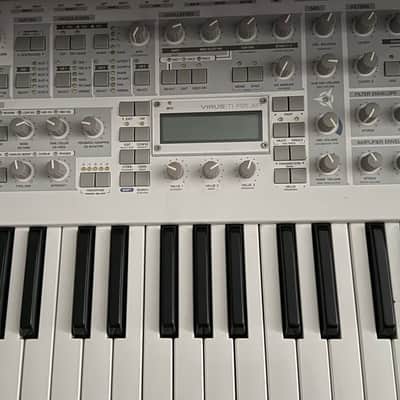 Access Virus TI Polar (includes Virus carrying bag)