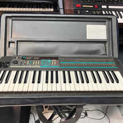 Korg Poly-800 with original case