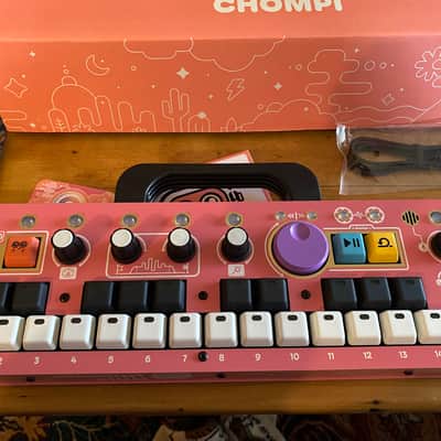 CHOMPI Limited Edition Pink & Gold 2023 - Pink & gold image 2