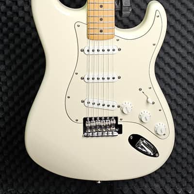 Fender Standard Stratocaster 2011 - Arctic White image 1