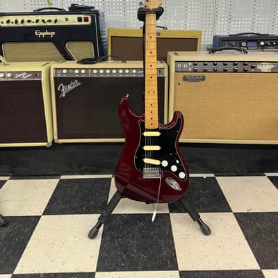 Fender MIM Standard Stratocaster with Maple Fretboard 2001 Midnight Wine image 2