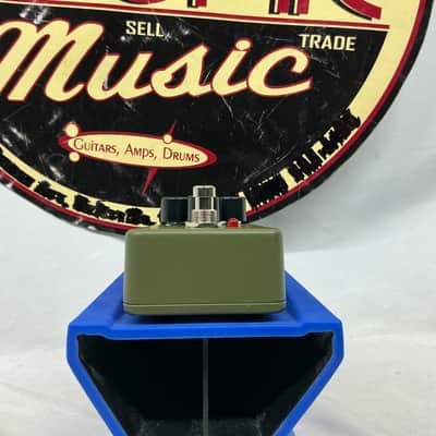 Electro-Harmonix Green Russian Big Muff Pi π Distortion Fuzz Pedal with Box image 3