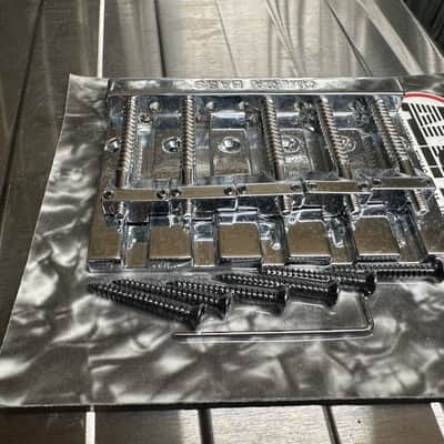 Allparts Omega 5 String bass bridge 2023 - Chrome image 2