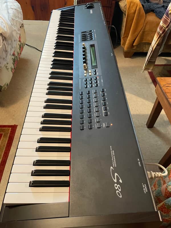 Yamaha S-80 2000 - Black with Wood Grain