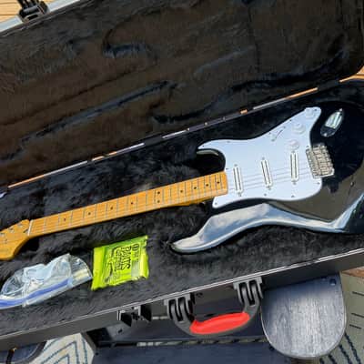 2015 Fender Jimi Hendrix Artist Series Stratocaster – Black/Maple – Upgraded Seymour Duncan Loaded Pickguard image 6