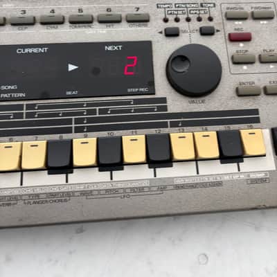 Roland MC-303 Groovebox 1990 - 1998 - Silver image 4