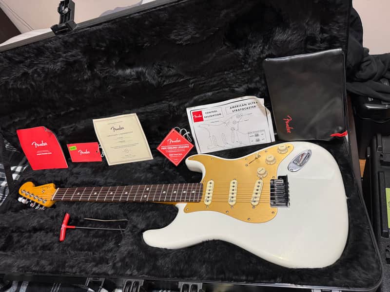 Fender American Ultra Stratocaster with Rosewood Fretboard 2019 - 2025 - Arctic Pearl image 1