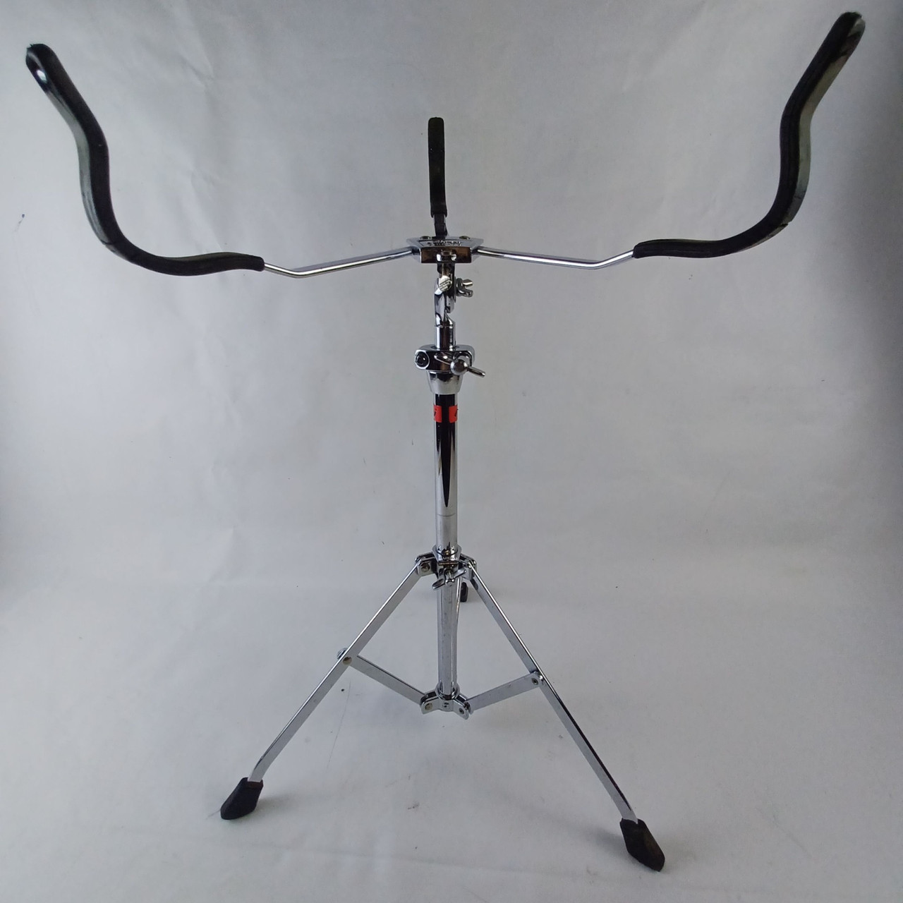 Ludwig Snare Drum Stand#1355 60/90 Atlas Basket Rockers Black/Red Tripod Vintage — main photograph