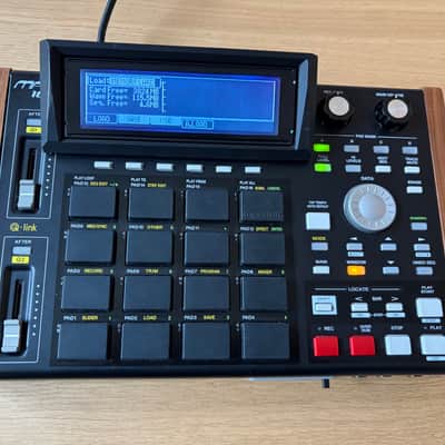 Akai MPC1000 Music Production Center 2004 - 2013 - Black image 6