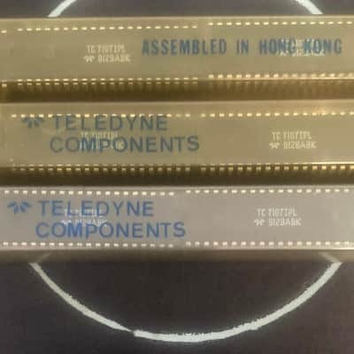 TC7107IPL  Vintage and Obsolete Collectible Part - Lot qty of 2 pcs. image 2