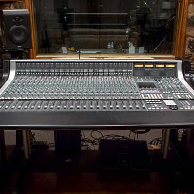 Solid State Logic AWS 900+ SE 24-Channel 8-Bus Console with DAW Control