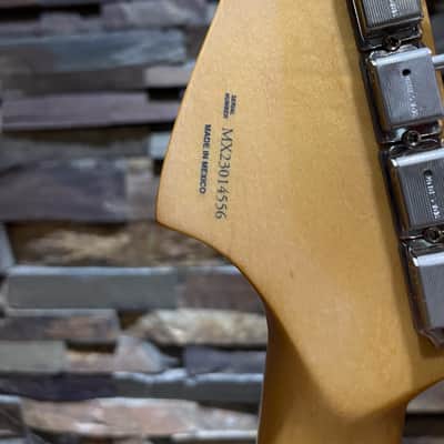Fender Jazzmaster (MIM) – Serial Number: MX23014556 2023 - Solid alder with metallic gold finish image 5