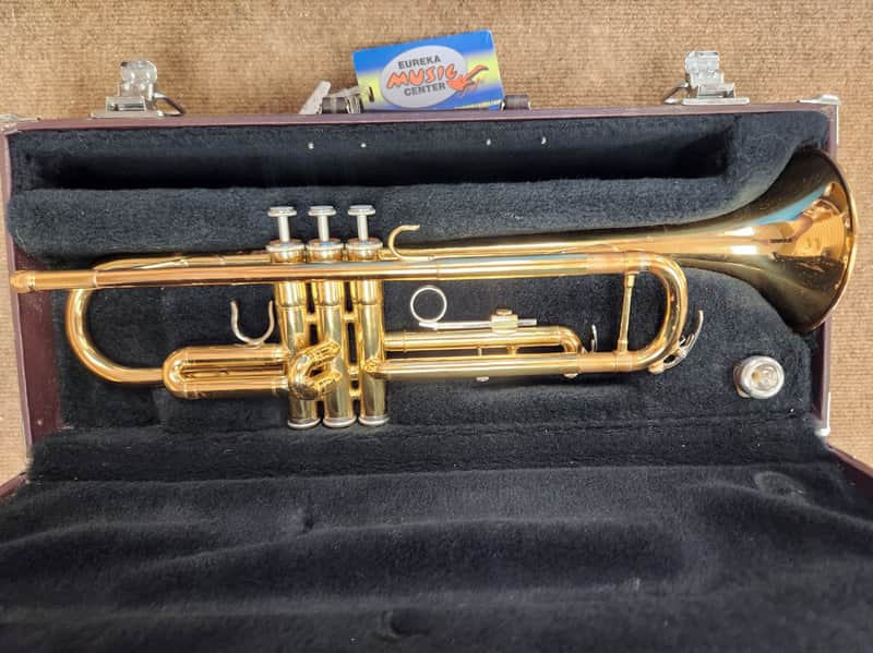 Yamaha YTR2335 Trumpet with Case image 1