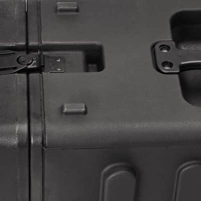 SKB Cases 4U rSeries Standard Roto Molded LLDPE Rack with Flush Carry Handles and Non-Slip Rubber Feet, Includes Rack Mount Screws image 8