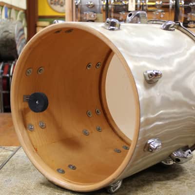 1960s Slingerland 14x14 Floor Tom in White Satin Flame Pearl image 6