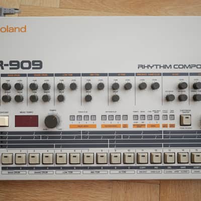Roland TR-909 Rhythm Composer 1983 - 1985 - White image 5