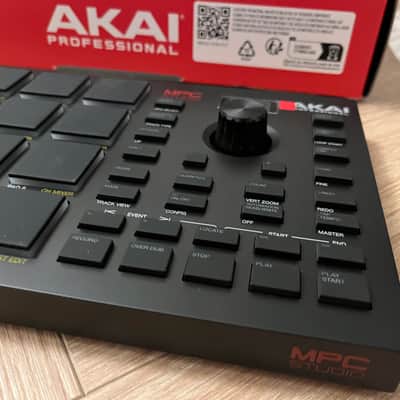 Akai MPC Studio Music Production Controller MK 2 image 7