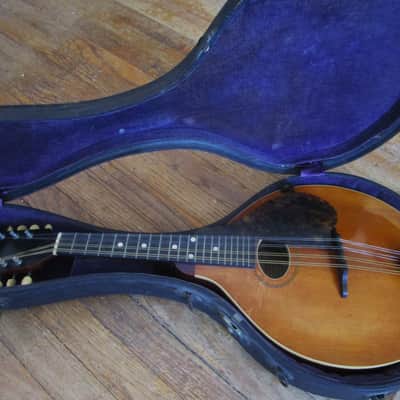 Gibson Style A Mandolin, 1916, Natural Finish, Case image 1
