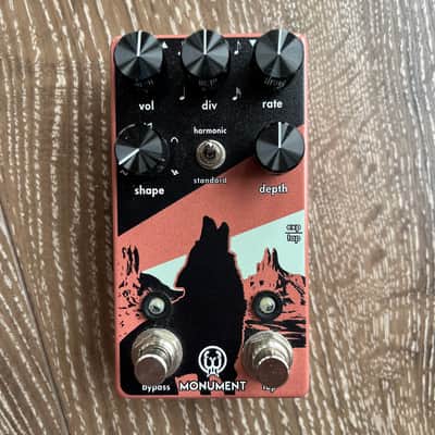 Walrus Audio Monument Harmonic Tap Tremolo V2 2018 - Present - Coral / Black