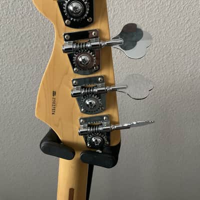 Fender American Standard Jazz Bass 2005 - Sunburst image 6