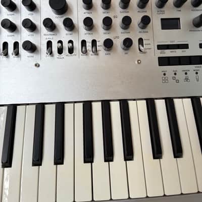 Korg Minilogue 4-Voice Polyphonic Analog Synthesizer 2016 - Present - Silver synth image 12