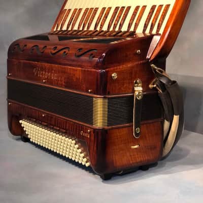 Victoria Poeta Marocca accordion image 5