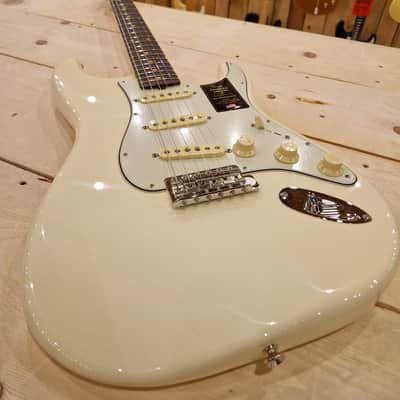 FENDER American Vintage II 1961 Stratocaster, Rosewood Fingerboard, Olympic White image 9