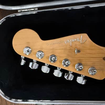 Fender American Deluxe Stratocaster with Rosewood Fretboard 1999 - 2001 - Crimson Transparent image 5