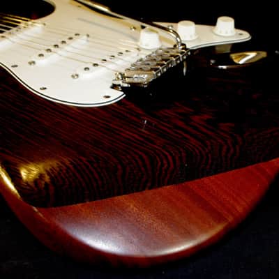 J. K. LADO WENGE STRAT 2002 WENGE. ONLY ONE BUILT. A MAJESTIC GUITAR. GREAT SOUND AND HIGH QUALITY. image 8