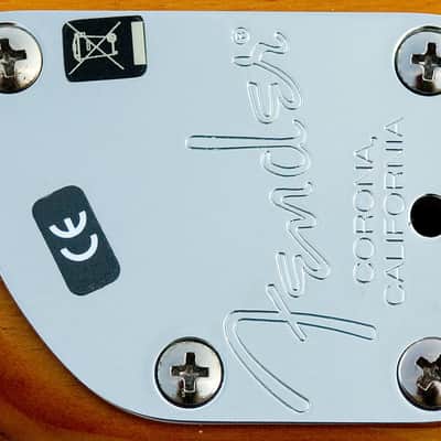 FENDER 60TH ANNIVERSARY DELUXE HSS STRATOCASTER LSR NUTSAMARIAN COBALT STRAT image 9