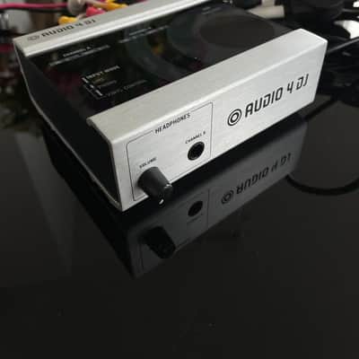 Native Instruments Audio 4 DJ Audio Interface image 2